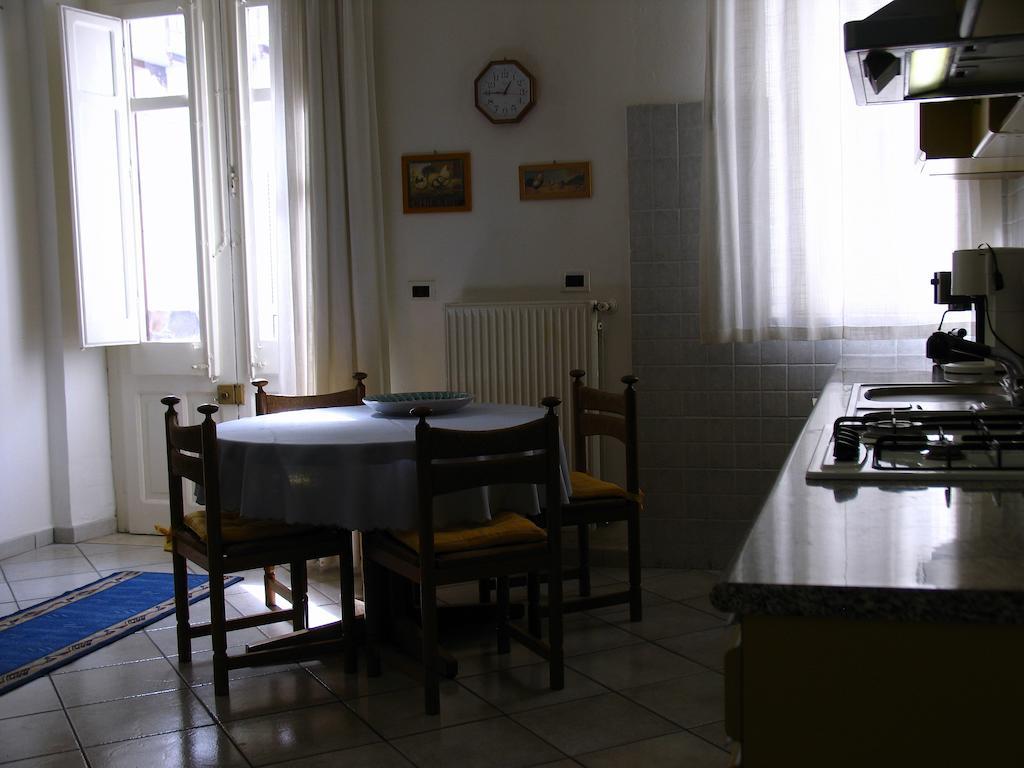Terrasini Siracasa Apartamento Quarto foto