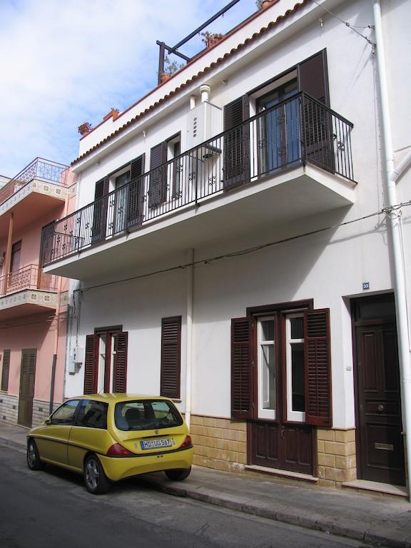 Terrasini Siracasa Apartamento Quarto foto